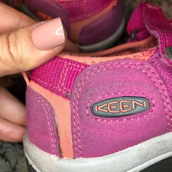 Keen Very Berry & Fusion Coral Newport H2 Sandals Size 4 - Picture 11 of 13